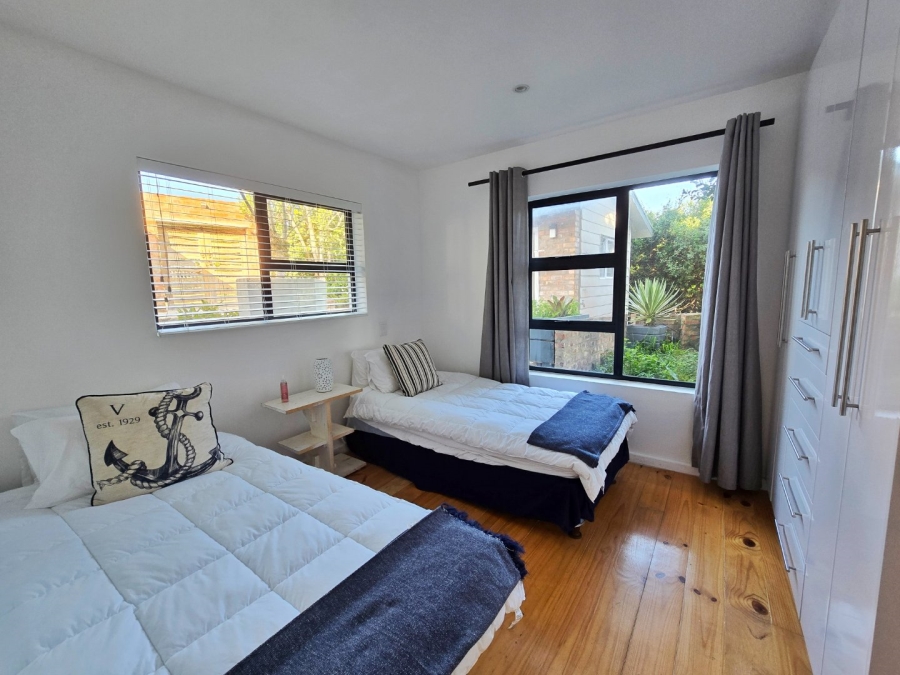 7 Bedroom Property for Sale in Kingfisher Creek Western Cape